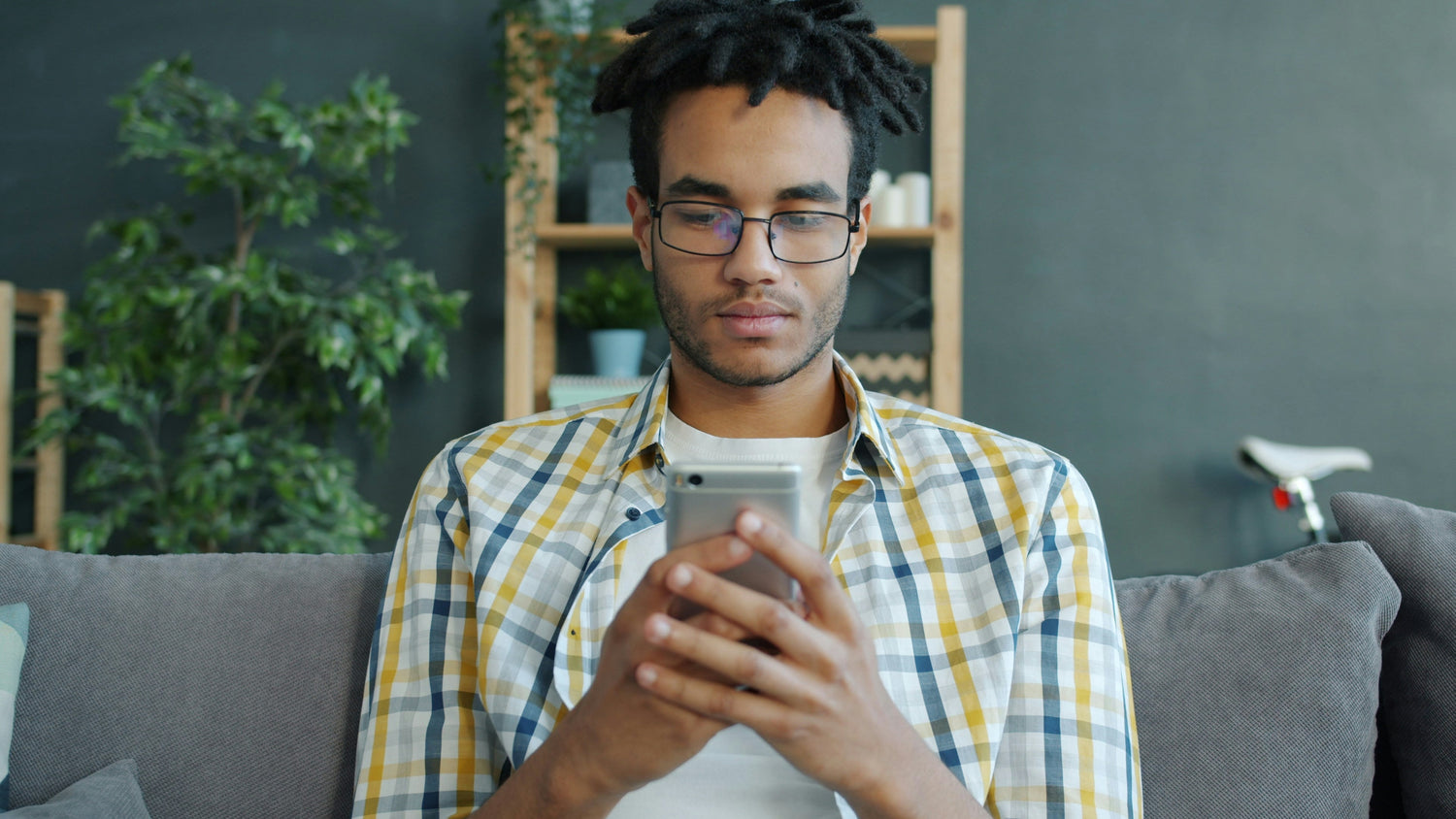 The Ultimate Screen Time & Eye Strain Tracker: Protecting Your Eyes in the Digital Age